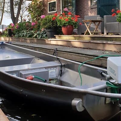 Giethoorn & Afsluitdijk Day Tour w/ Boat Ride & Hotel Pickup 5