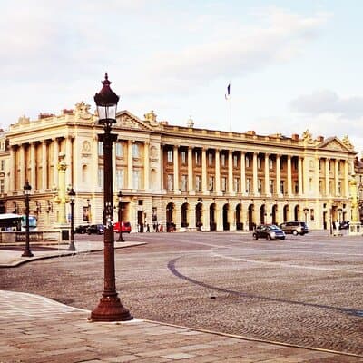 Private car with a driver in Paris 4-6 persons 3
