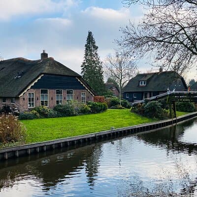 Giethoorn and Zaanse Schans Day Tour Small Group Incl. Boat Ride 4