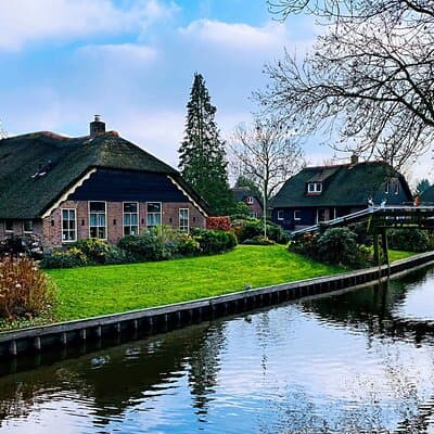 Day Tour Giethoorn, Afsluitdijk and Zaanse Schans with Boat Cruise