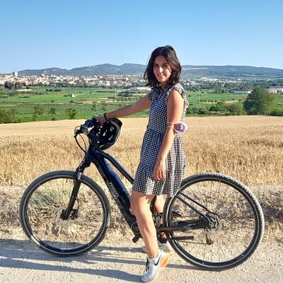 From Barcelona: E-Bike Tour in the vineyards with 2 Wineries