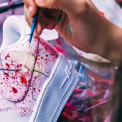 Custom Your Sneakers Into a Piece Of Art in Paris 3