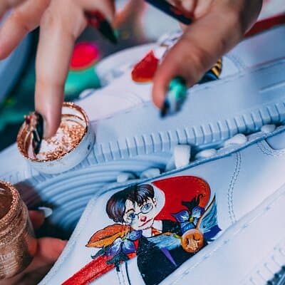 Custom Your Sneakers Into a Piece Of Art in Paris 5