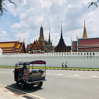Guided tour in Grand palace & Emerald Buddha by MyProGuide 3