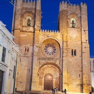 1-hour private eco tuk-tuk tour for up to 6 people through Lisbon 2