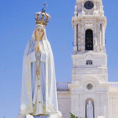 Full-day Private Tour: Fátima Sanctuary, Batalha, Nazaré, Óbidos