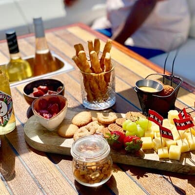 Amsterdam Small-Group Canal Cruise Including Snacks and Drinks 3