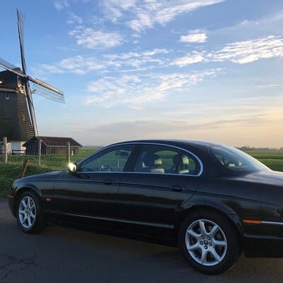 Windmills-Volendam-Giethoorn Private Tour in Jaguar