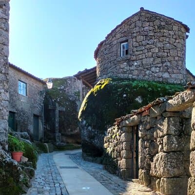 Monsanto (TV's Game of Thrones) Full Day Private Tour from Lisbon 4