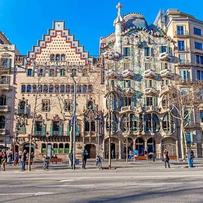 The wonders of architecture 2 hours on foot in Barcelona