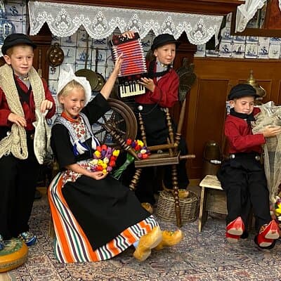 Private Tour to Giethoorn with boat and Zaanse Schans windmills 3