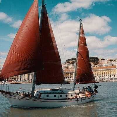Tagus River - Private Tour on Vintage Sailboat 5