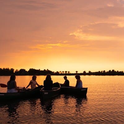 Small-Group Guided Sunset Canoe Tour in Waterland with Dinner