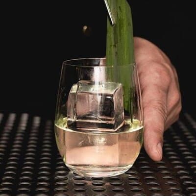 private groupe explore hidden bars & speakeasies in Paris 2