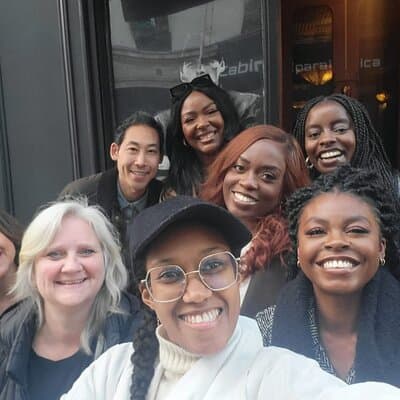 private groupe explore hidden bars & speakeasies in Paris 3