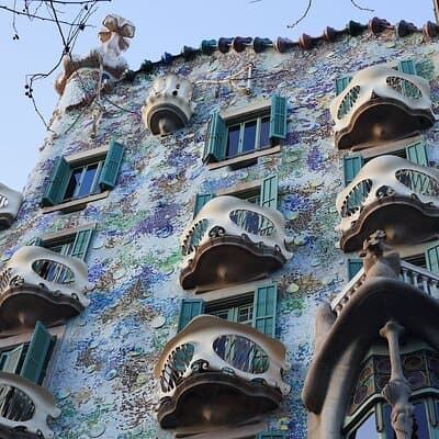 Guided private morning tour of La Pedrera with Casa Batlló ticket 4