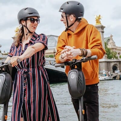 Paris E-Scooter Tour with fun & informative guide (small groups) 3