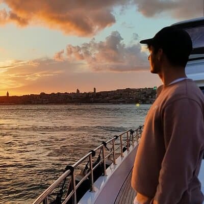 SUNSET CRUISE of Bosphorus at Deluxe Yacht in Istanbul 4