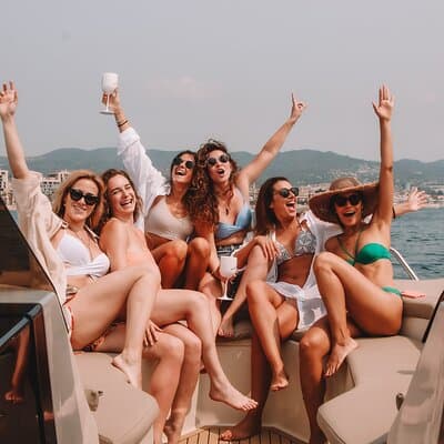 Private Charter in Catamaran Alexa by Barcelona 12 pax 2/4/8 HS 4