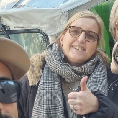 Explore Lisbon aboard our fun tuk tuk 4