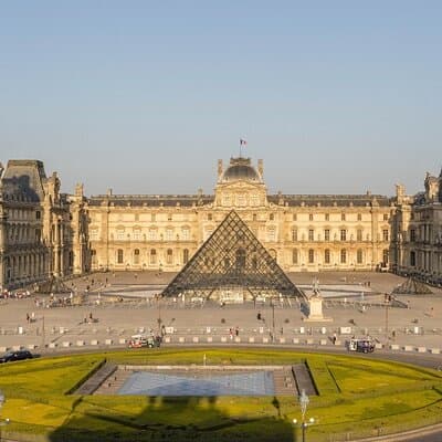 Private Tour with Tickets to the Louvre Museum & Crepes