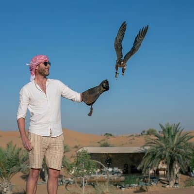 Dubai: Private Falconry Experience & Platinum Breakfast
