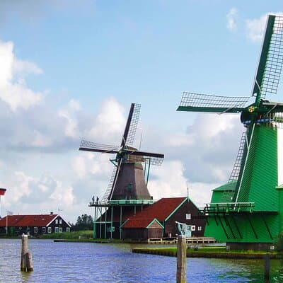 Private Tour to Giethoorn with boat and Zaanse Schans windmills 4