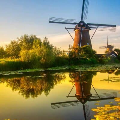 Private tour to Kinderdijk windmills and Delft from Amsterdam 5
