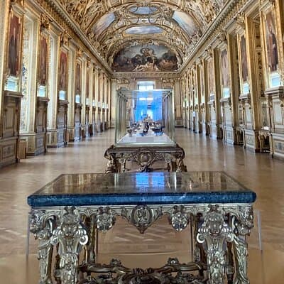 PRIVATE Louvre Wonders & Hidden Treasures Visit