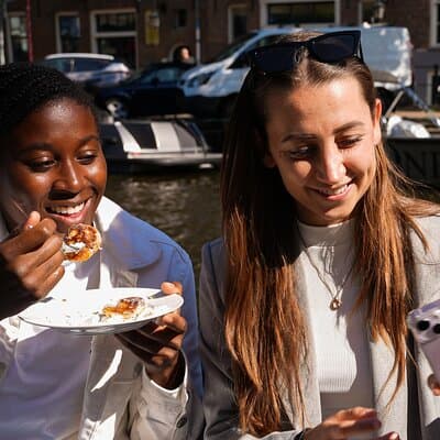 Amsterdam: Guided City Centre Canal Cruise with Dutch Pancakes 4