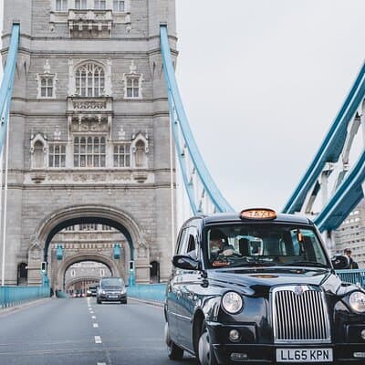 Discover London in a Panoramic Black Cab 2