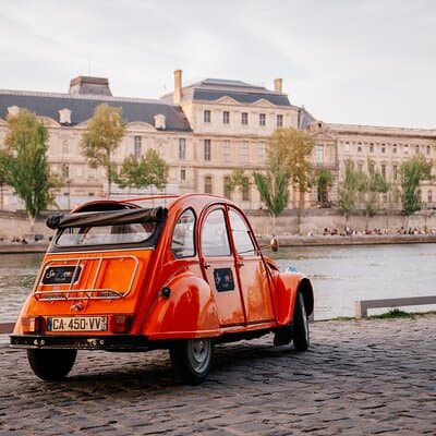1.5 Hour Private Tour in Paris in a Classic Citroën