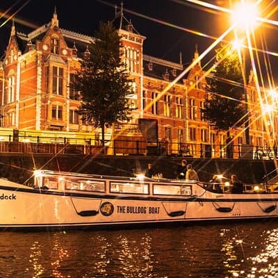Amsterdam: The Bulldog Boat Tour, Smoke-Friendly incl. 2 Drinks