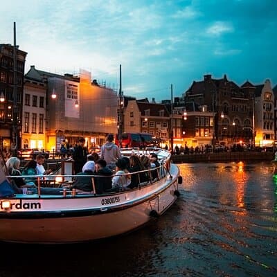 Amsterdam: The Bulldog Boat Tour, Smoke-Friendly incl. 2 Drinks 3