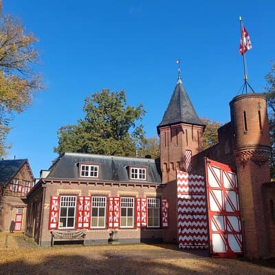 Small Group Tour to Muiderslot & Castle de Haar from Amsterdam
