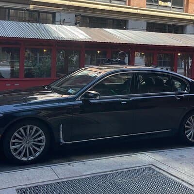 First Class Transfer from Manhattan to NYC Airports (JFK/EWR/LGA)