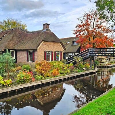 Small Group Giethoorn & Zaanse Schans w/ Pickup & Small Boat 5