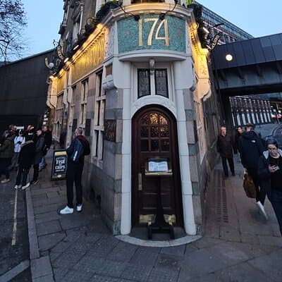 3-Hour Historic Pub Experience in London 4