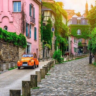 Guided and Private Tour of 3 hours through Paris aboard a Citroën 2cv