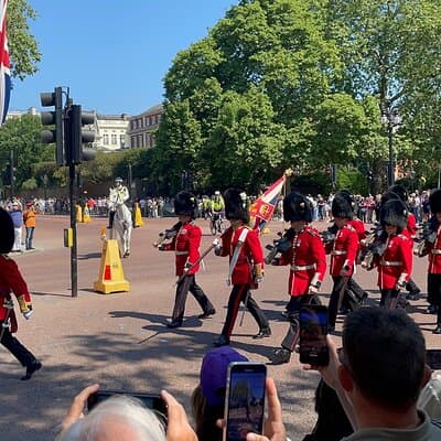 Private Royal London Taxi Tour with The Changing of the Guards 4