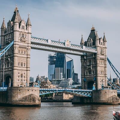 Private Transfer from London to Southampton Port or Hotel 2