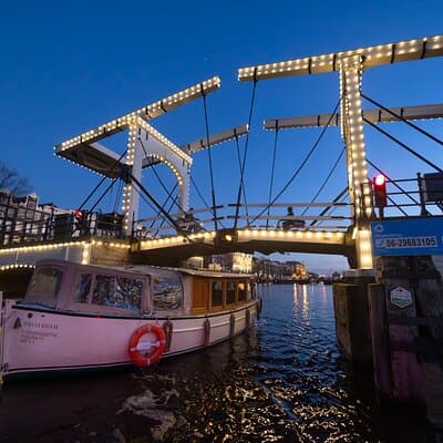 Amsterdam 2-Hour Evening Cruise With Live Guide and Bar 4