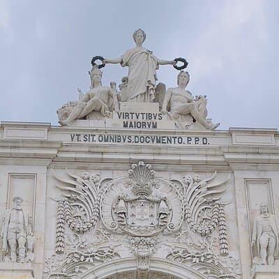 Private 6 or 10 Food Tasting and City Highlights Tour in Lisbon 4