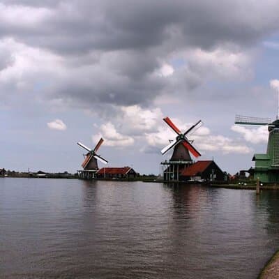 Private Sightseeing Tour to Windmills Cheese Farm and Volendam