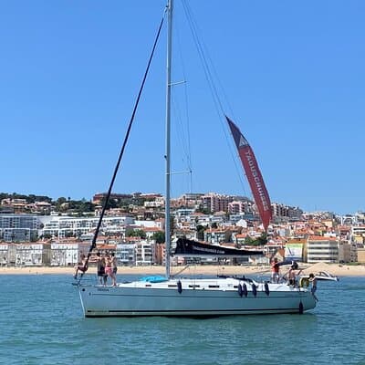 4 Hours Private Sailing Trip to Oeiras Beach