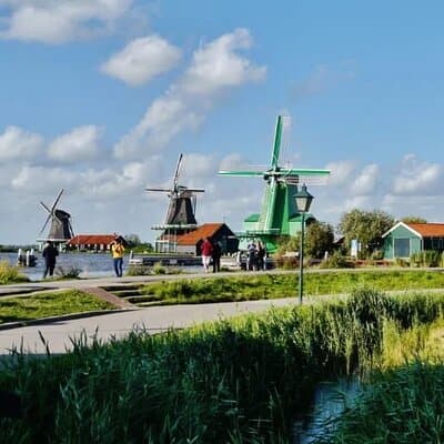 Private Tour to Zaanse Schans Windmills Cheese Farm and Volendam