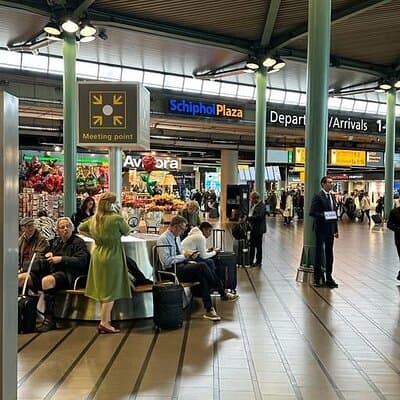 Private transfer Schiphol airport to or from The Hague & Delft 4