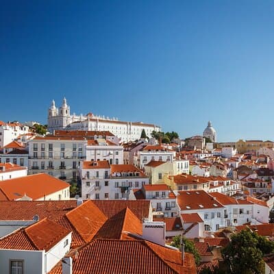 Lisbon : Private St George Castle w/tkts + Walking Tour Alfama