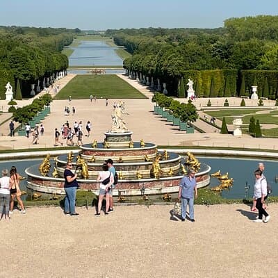 Excursion CHATEAU DE VERSAILLES and GIVERNY in Limousine from Paris 2