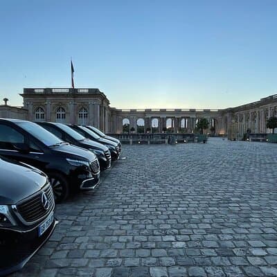 Excursion CHATEAU DE VERSAILLES and GIVERNY in Limousine from Paris 4